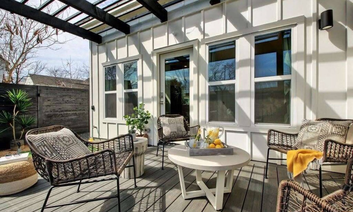 East MLK House | Modern Construction with Private Hot Tub