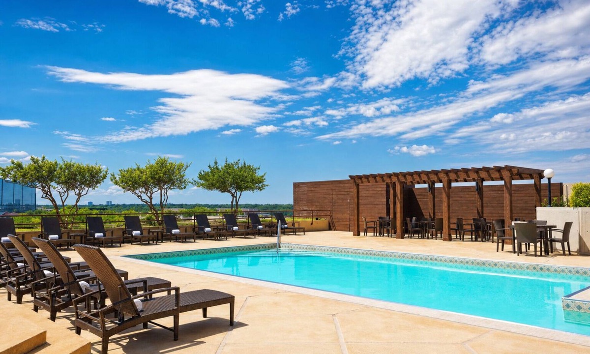 Park Central Hotel | Modern Dallas Stay Near Park Central Mall! 3 Units, Outdoor Pool, Pets Allowed!