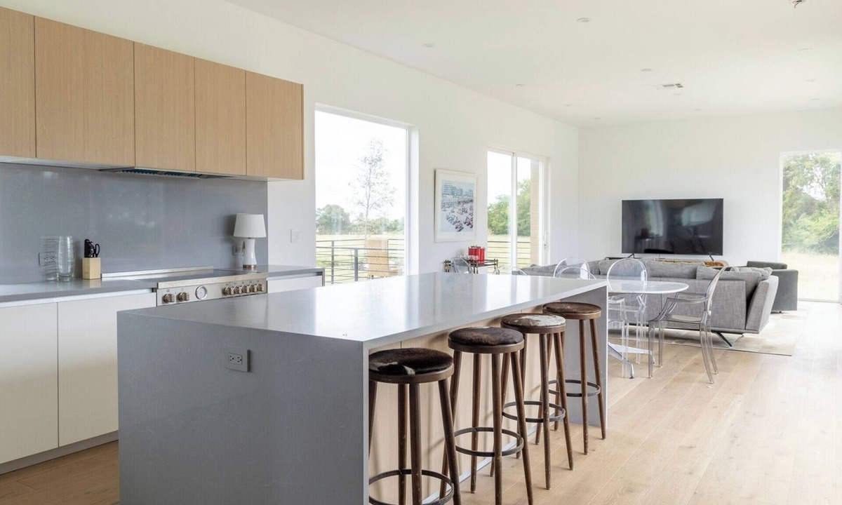 Carmine House | Modern Gem, Pet-friendly!