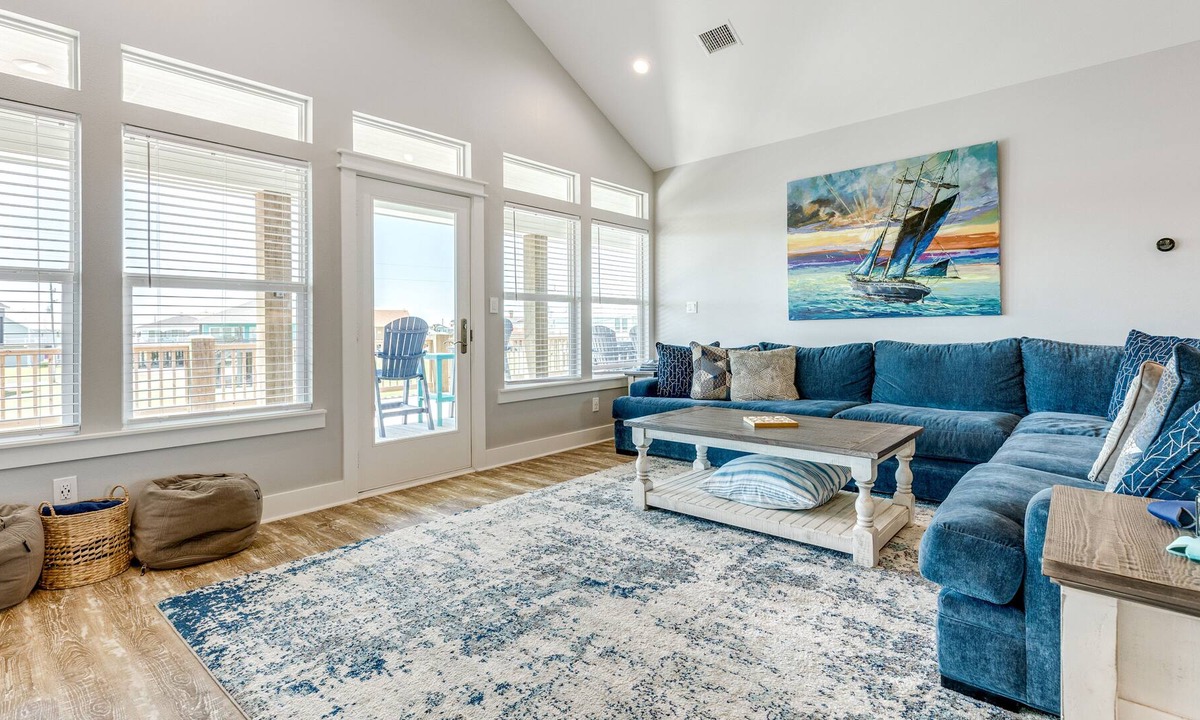 Port Bolivar House | Modern Home w/ Large Deck, Patio, WiFi, Washer/Dryer - 1/2 Block to Beach!