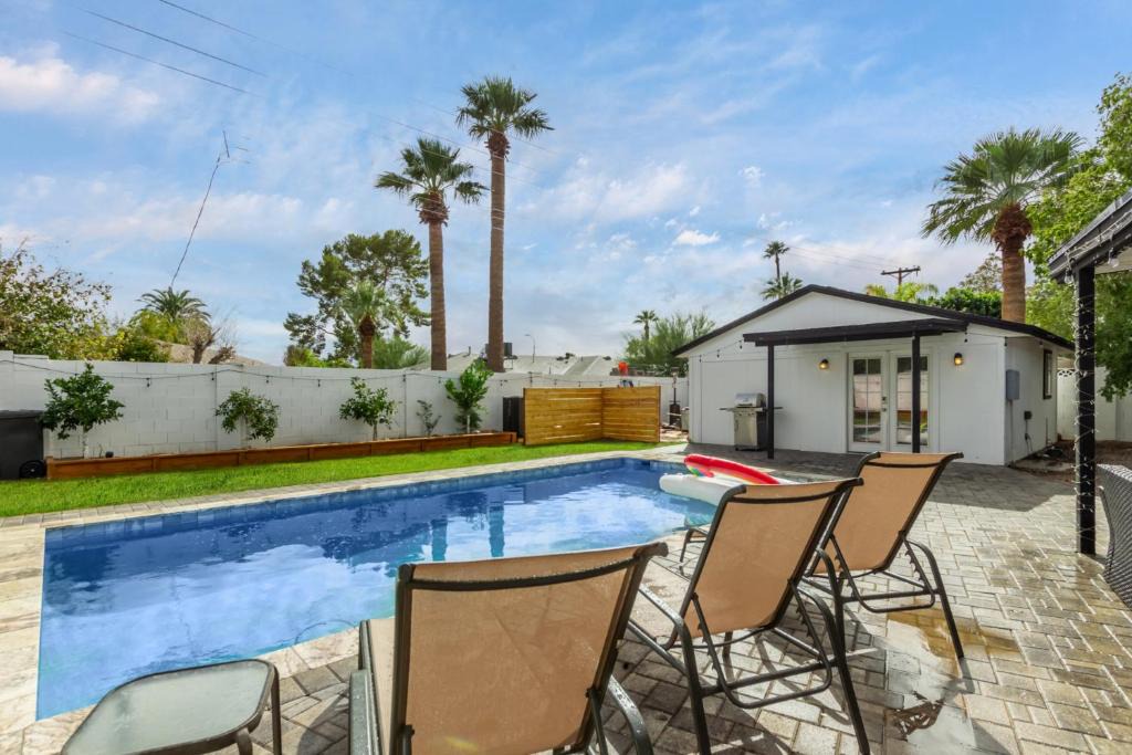 Village Grove House | Modern Home with heated pool and guest house