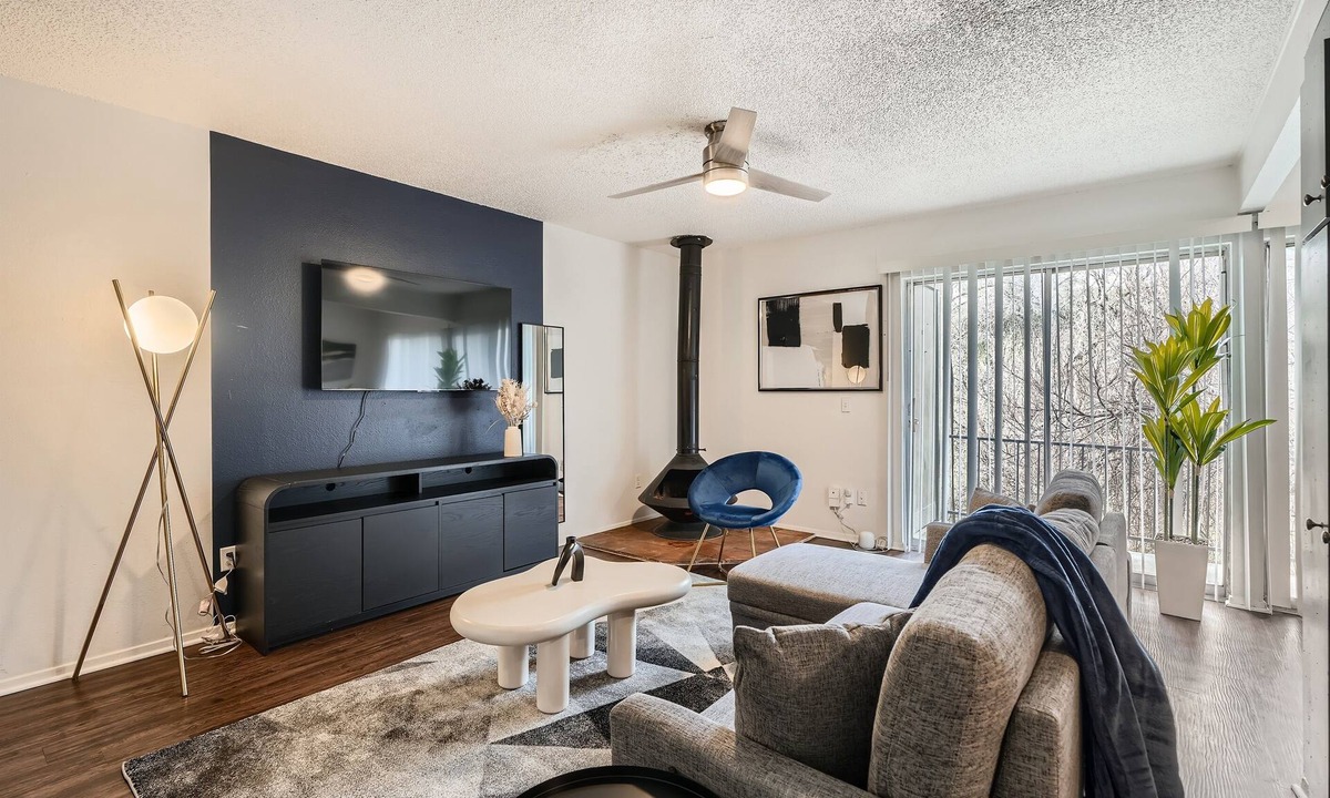 Bouldin Apartment | Modern King Suite Getaway | Sleeps 4 | Pool, Prkg