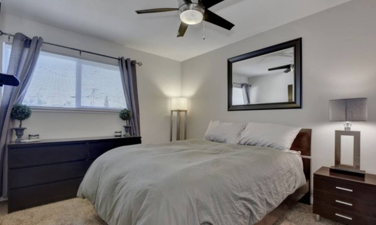 Castro Valley Apartment | Modern Master bedroom with en-suite bathroom
