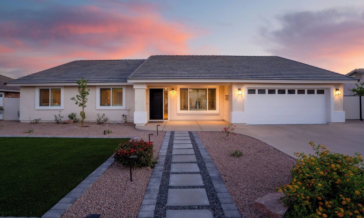 Mesa House | Modern Mesa Retreat – Gym, Arcade & Fire Pit