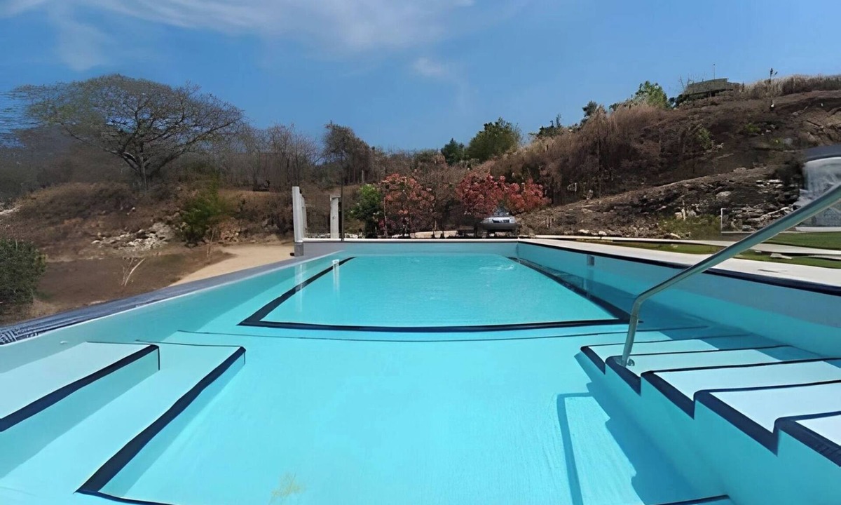 Bajos de Chila House | Modern Oasis Full House w/Pool