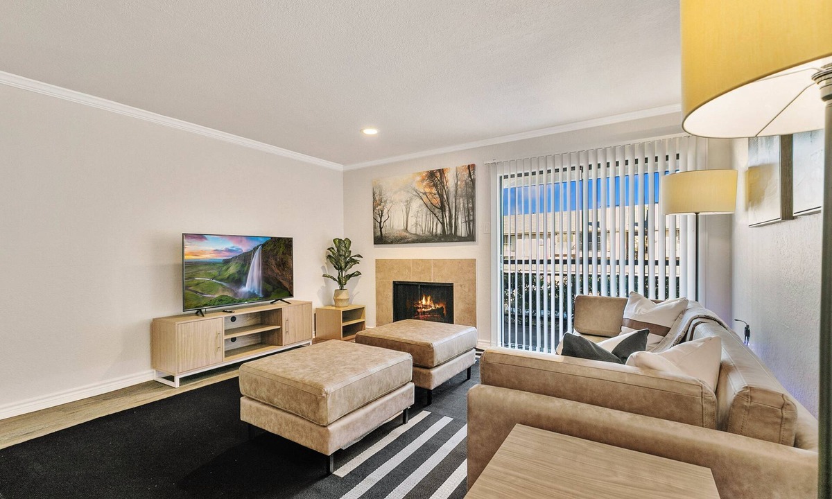 Vickery Meadow House | Modern Ritzy Haven