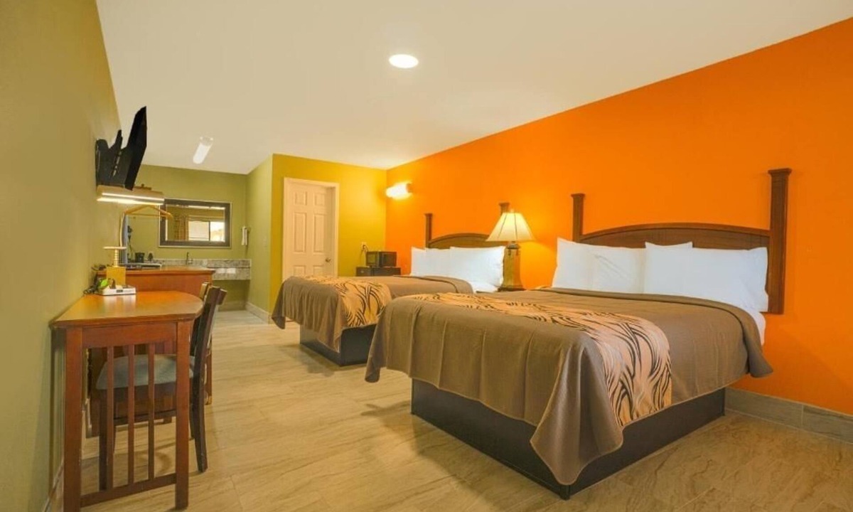 Aransas Pass Hotel | Modern Room Near Aquatic Center + Pool Access & Pet Friendly