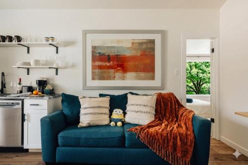 Sweetbriar Apartment | Modern SoCo 1BR Home Ideal for Extended Stays