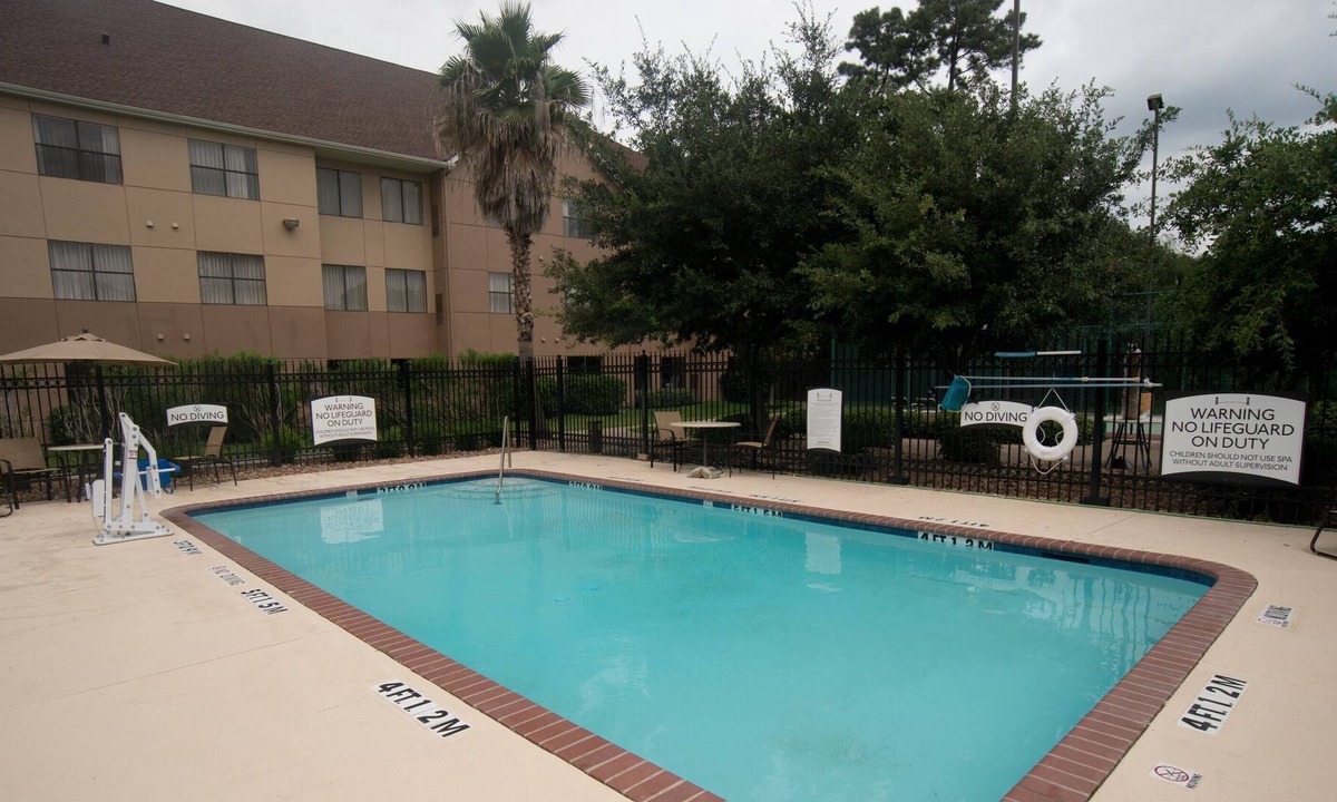 Barker Condo | Modern Suite | Free Breakfast + 24 Hour Business Center + Outdoor Pool