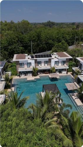 Monterrico Villa | Monterrico Villa salida a Piscina y Jardin