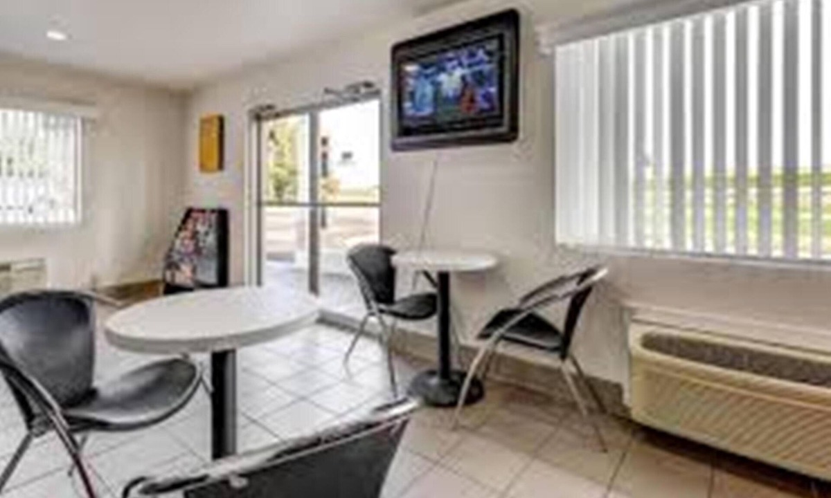 Bellmead Hotel | Motel 6 Bellmead, TX - Waco
