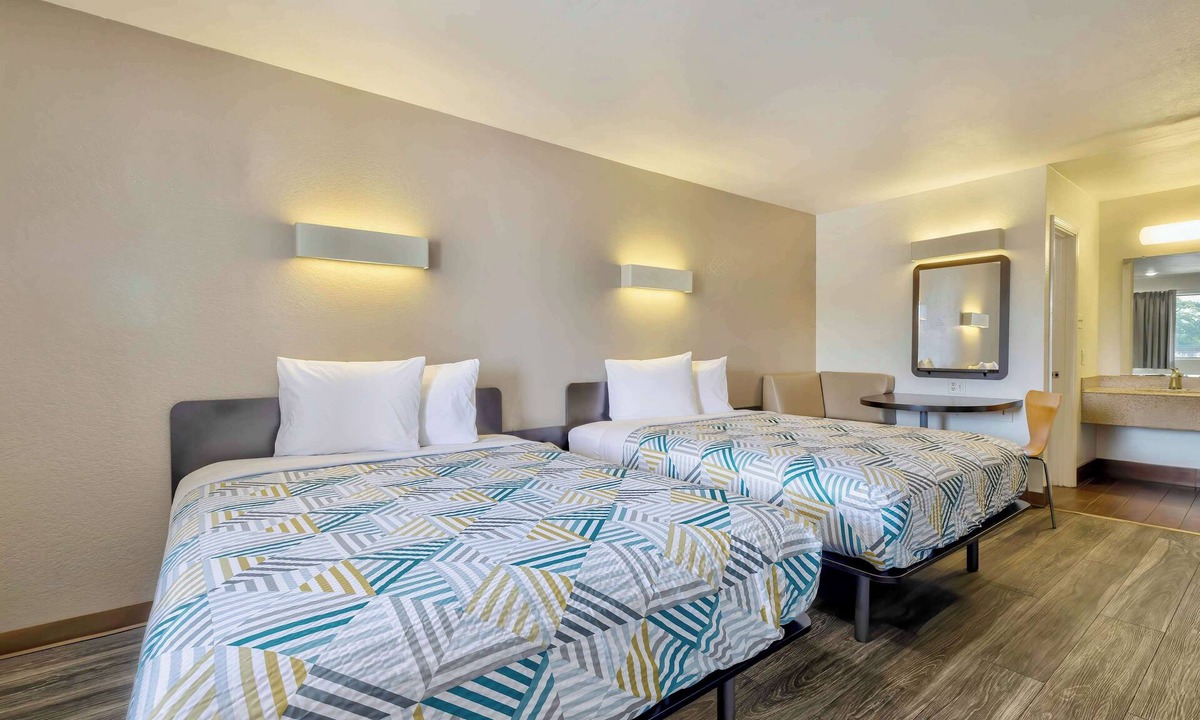 Bryan Hotel | Motel 6 Bryan, TX - College Station