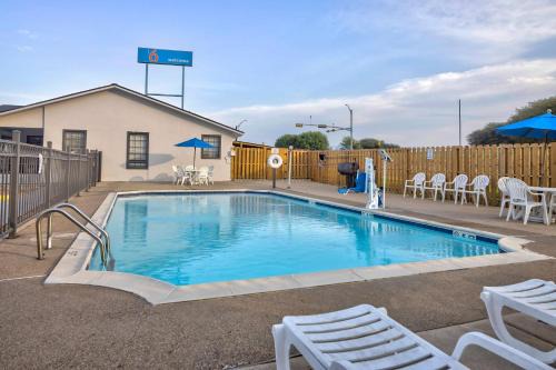 Bryan Hotel | Motel 6-Bryan, TX - College Station