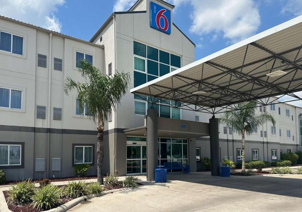 Mission Hotel | Motel 6-Mission, TX