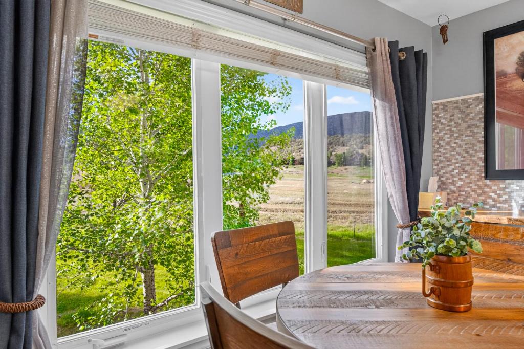 New Castle Apartment | Mountain & Golf View Condo Near Glenwood Springs