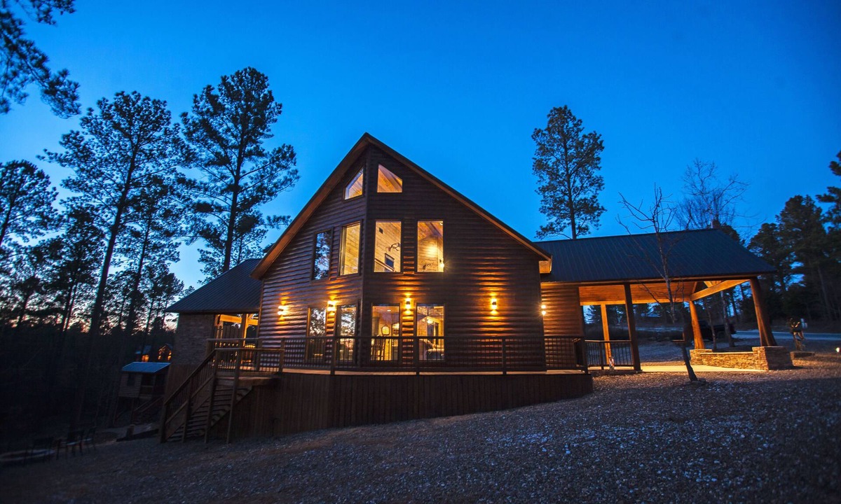 Golden Cabin | Mountain Melody Lodge - Mountain Retreat, Sleeps 11, Pool Table, Tree House
