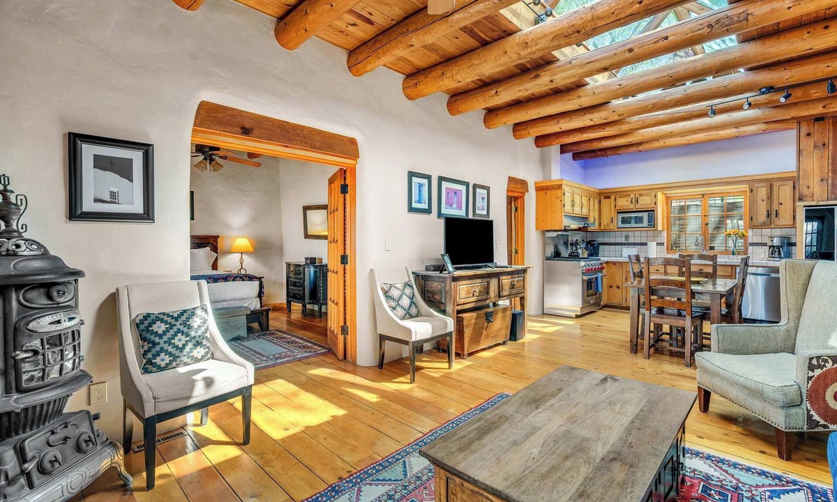 South Capitol House | Natural Light, Gorgeous Patio, Perfect Location
