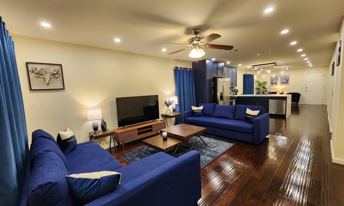 Blackshear-Prospect Hill House | Navy Nights & Downtown Lights