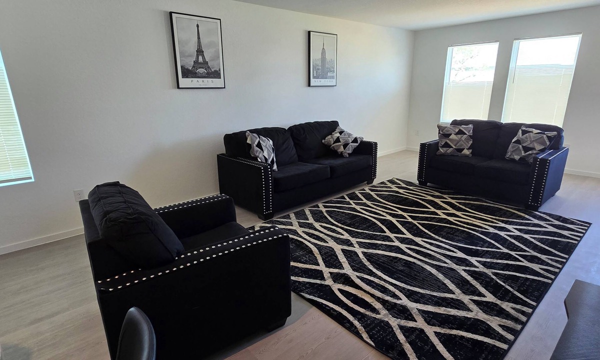 San Antonio House | New 4-bedroom house. Located just outside 1604. West side of San Antonio