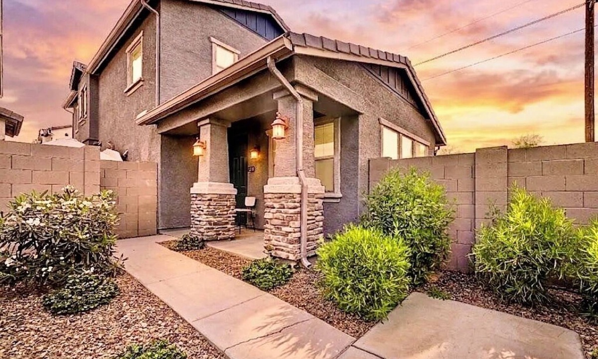 Estrella Village House | New Build 3BR 3BA/Private Golf-Putt Backyard/Pool