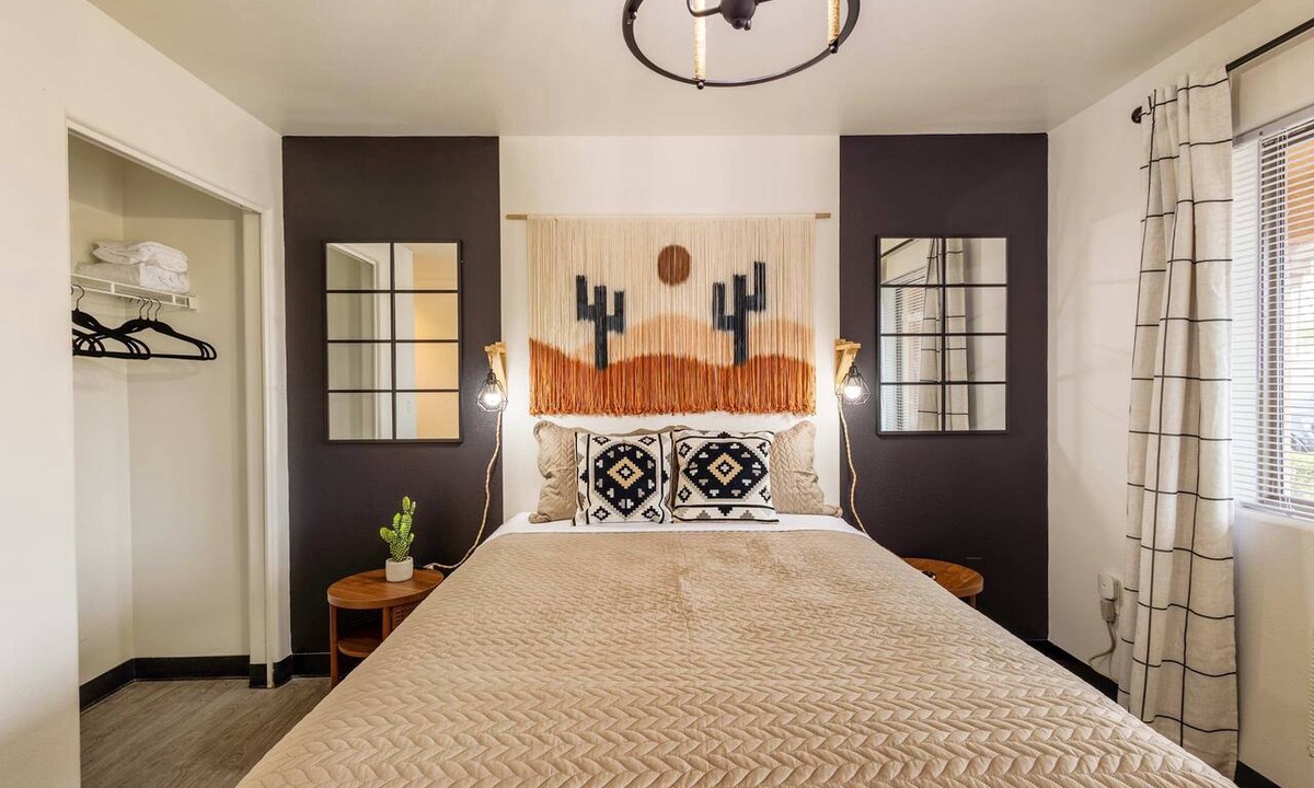 Tolleson Apartment | New! Cozy Studio | Fast WiFi & Work Desk