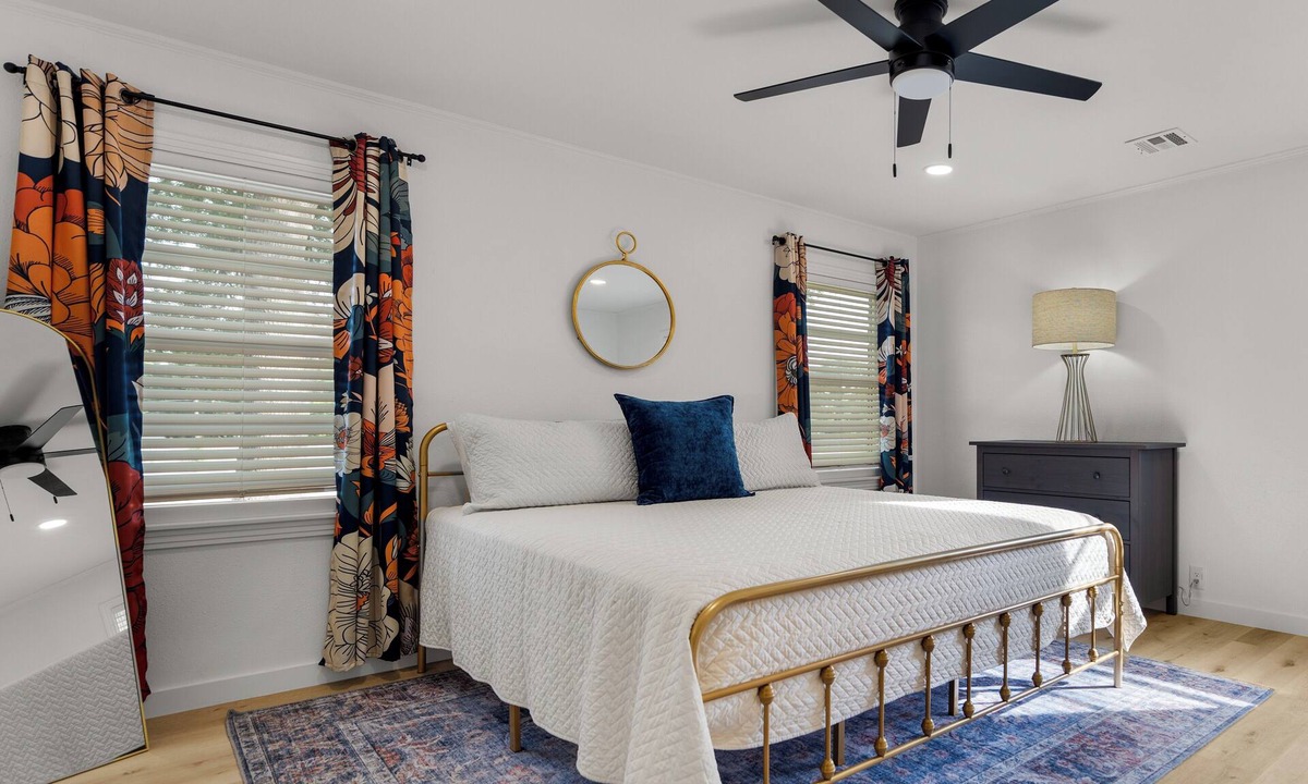 Dean Highland House | NEW! Game Day+ Group Trip + Cowboy Pool + 2 Kings + Sleeps 12