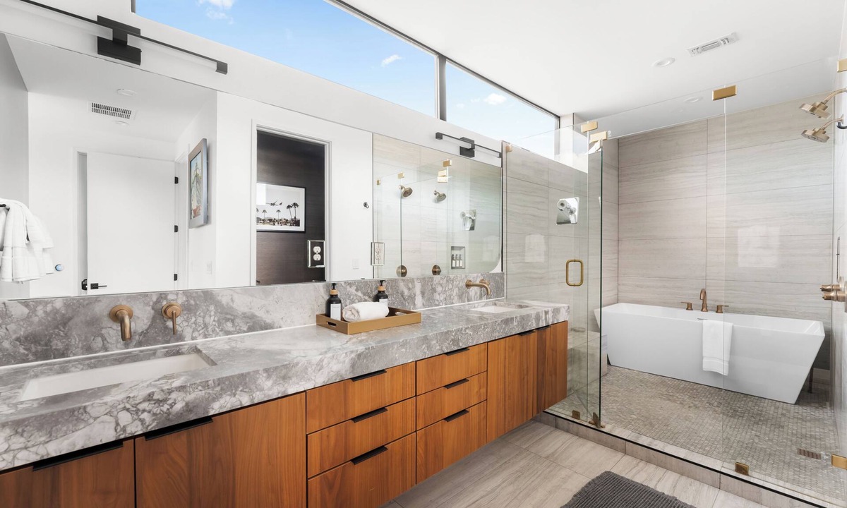 Bouldin House | New Luxury Designer SoCo Retreat w/Pool, Spa, & Skyline Views