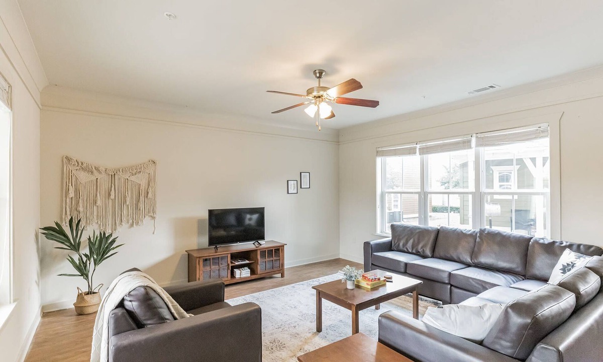 San Marcos House | NEW Spacious 6BD Apt - Family Friendly Retreat
