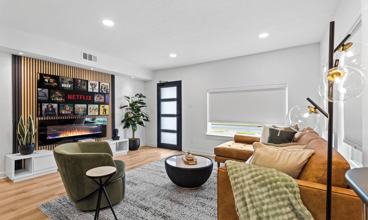 Oak Cliff House | Oasis in Bishop Arts for Groups sleeps 16