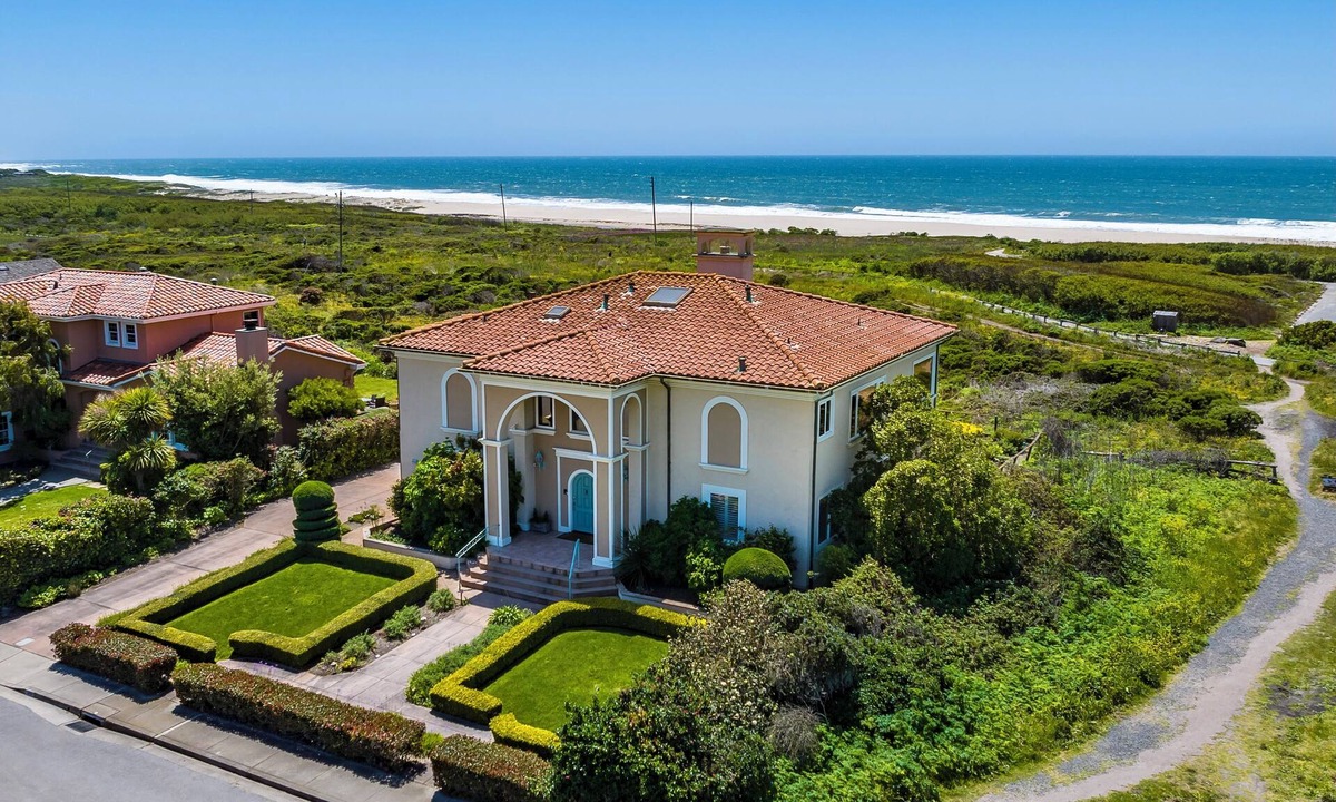 Half Moon Bay House | Ocean Front LuxuryHome Half Moon Bay, Ca