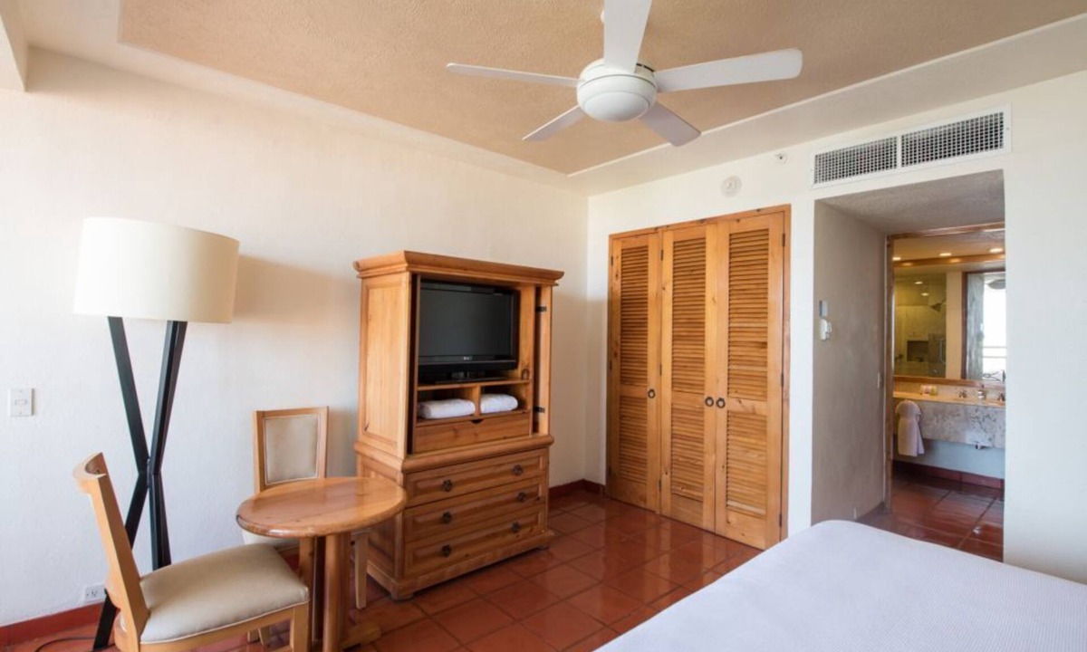 Marina Vallarta Hotel | Ocean Front Studio Retreat with Outdoor Pool