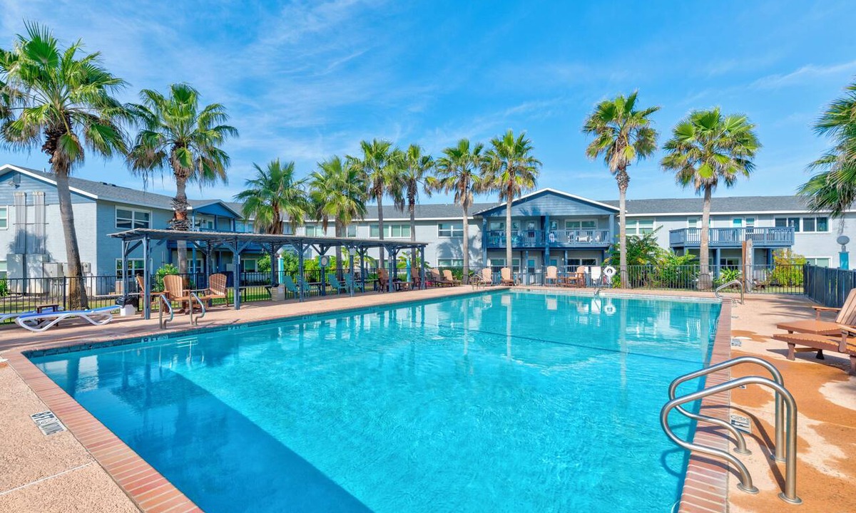 Port Aransas Condo | Ocean View is a 2nd floor beachfront efficiency condo in the heart of Port Arans