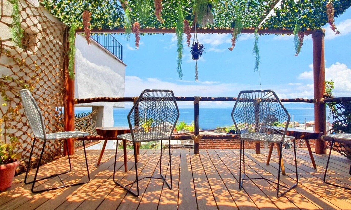 Colonia 5 de Diciembre Apartment | OCEAN VIEWS~2Beds~Steps to Beach & Malecon~Close to Everything ~Safe Loc