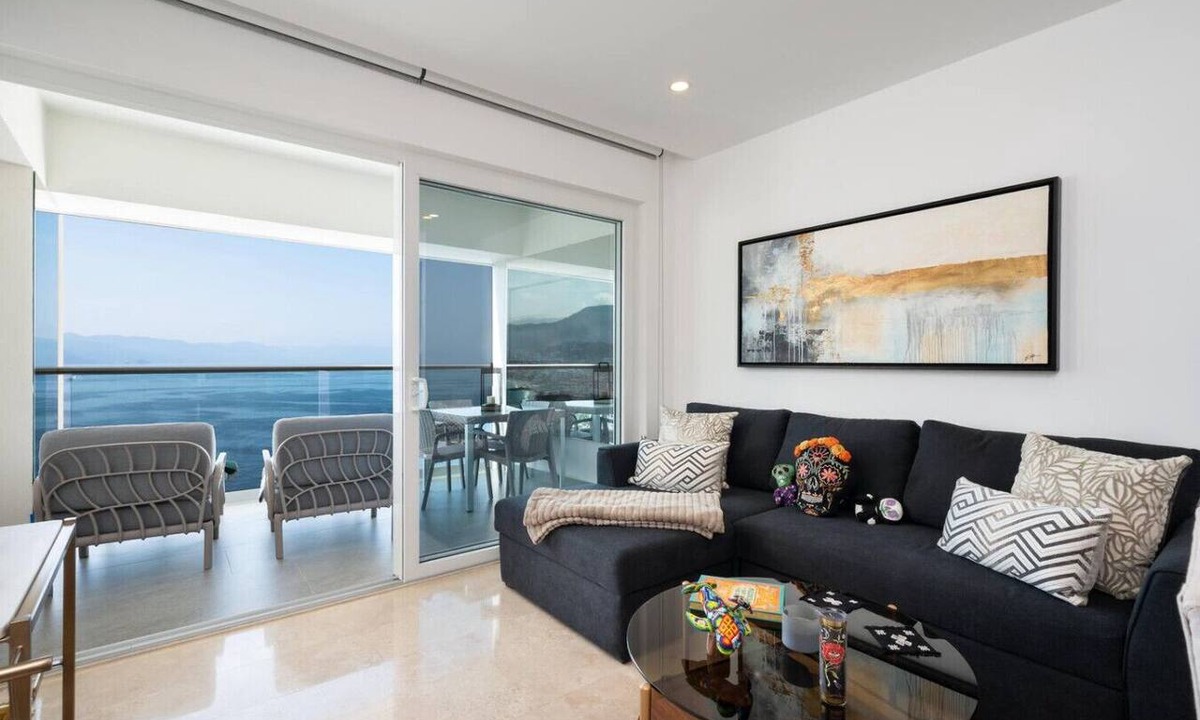 Las Glorias Apartment | Oceanfront Condo – 13th Floor | 8 Heated Pools | Rooftop Gym | 500 Mbps WiFi