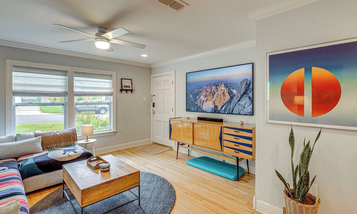 North Loop House | Old Austin Vibes! Spacious Yard & Porch Near UT
