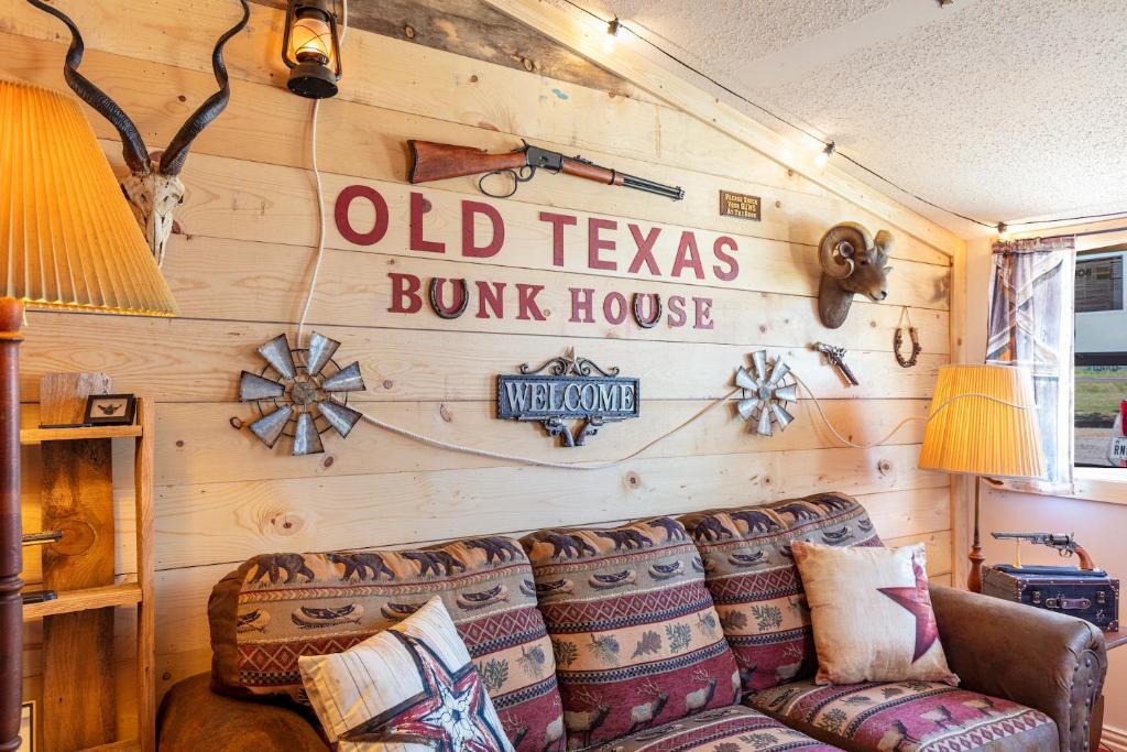 Wills Point Hostel | Old Texas Bunkhouse