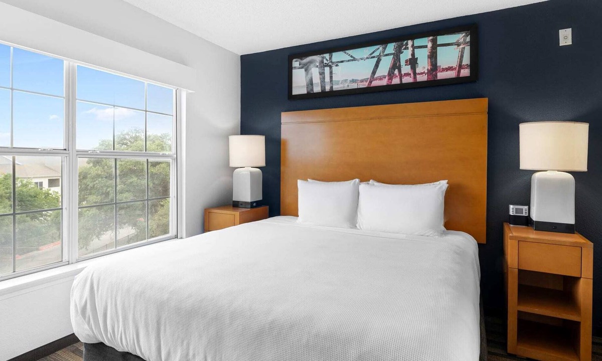 Gateway Apartment | One Bedroom King Suite - Domain Area with a Pool