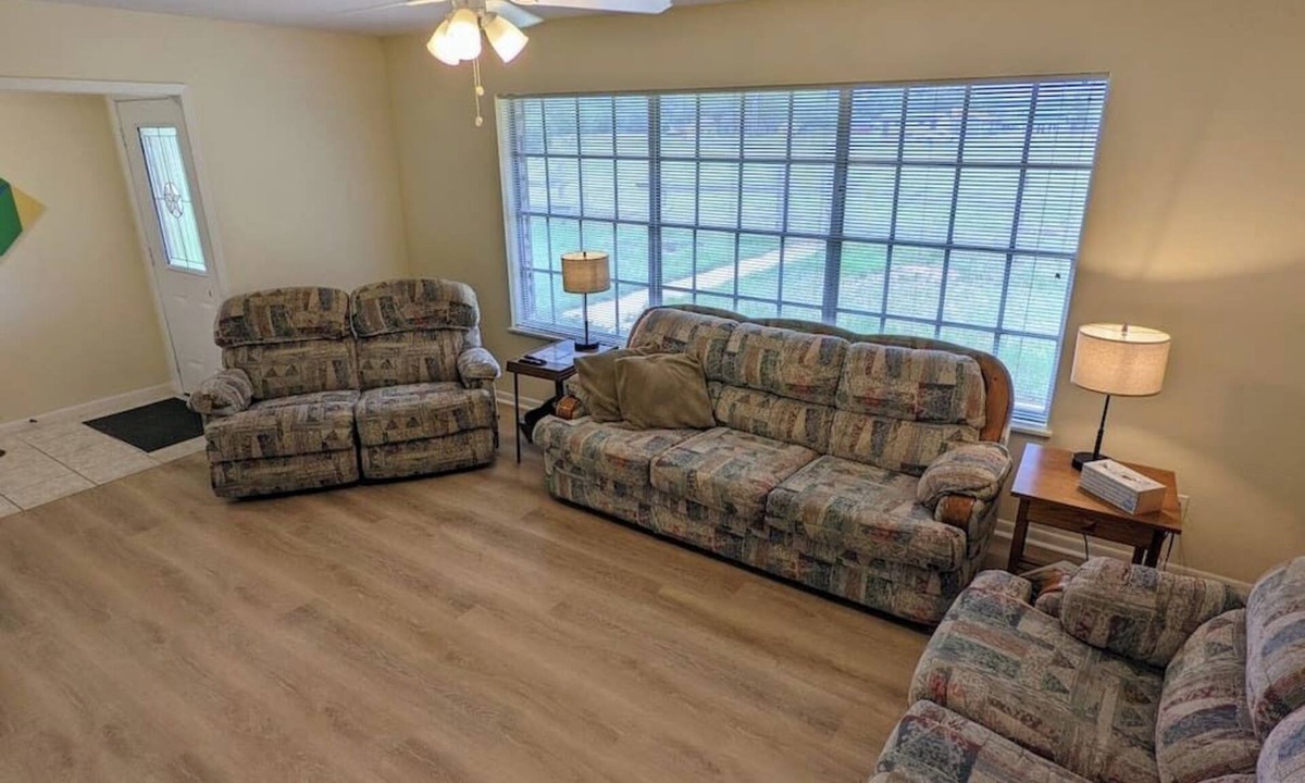 Bastrop House | One Old Oak Charming Farmhouse, 7-min to Downtown