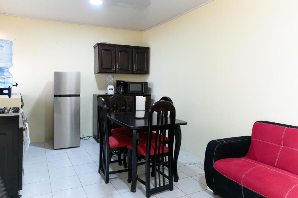 Flores Apartment | p1 Apartamentos Petenchel, por Aeropuerto Flores Peten