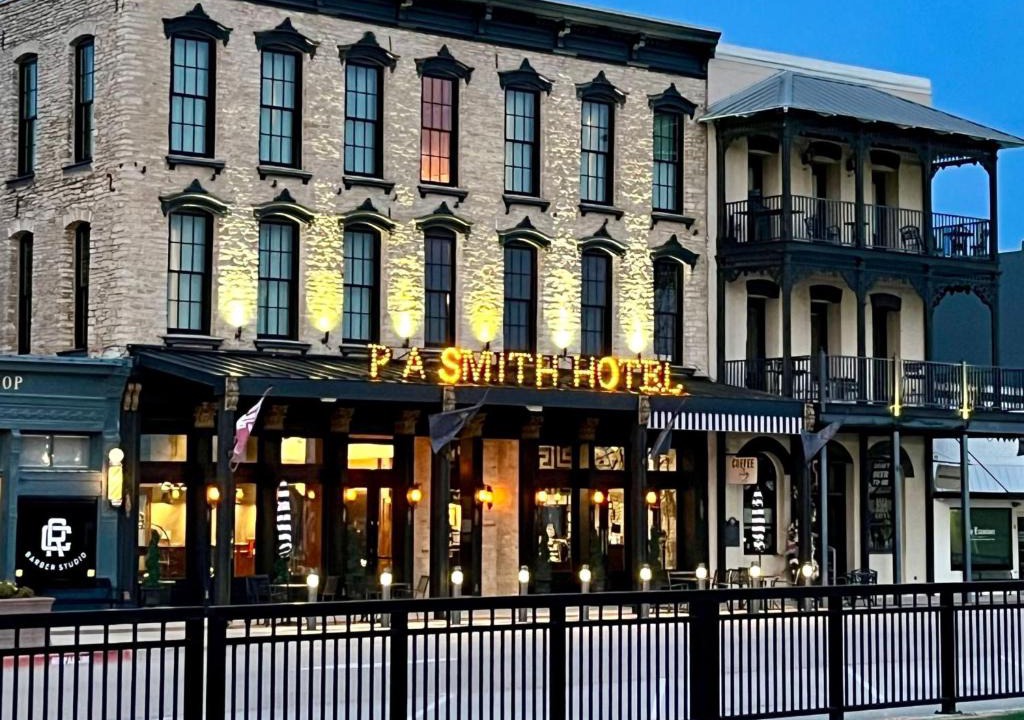 Navasota Hotel | PA Smith Hotel