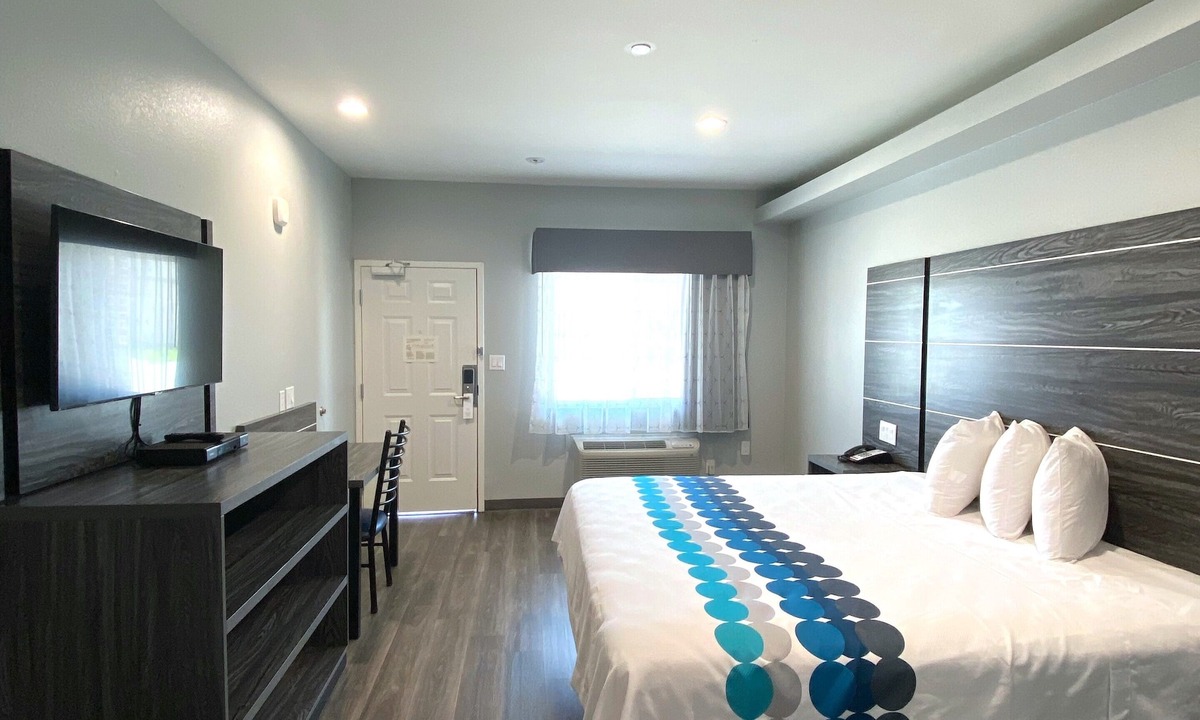Iowa Colony Hotel | Palace Inn-Arcola