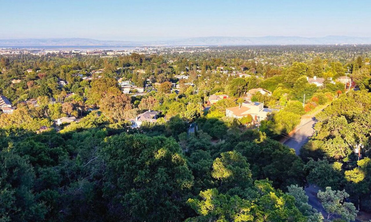 Emerald Hills House | Peaceful 4BR/3Bath Retreat Overlooking Silicon Valley & Stanford