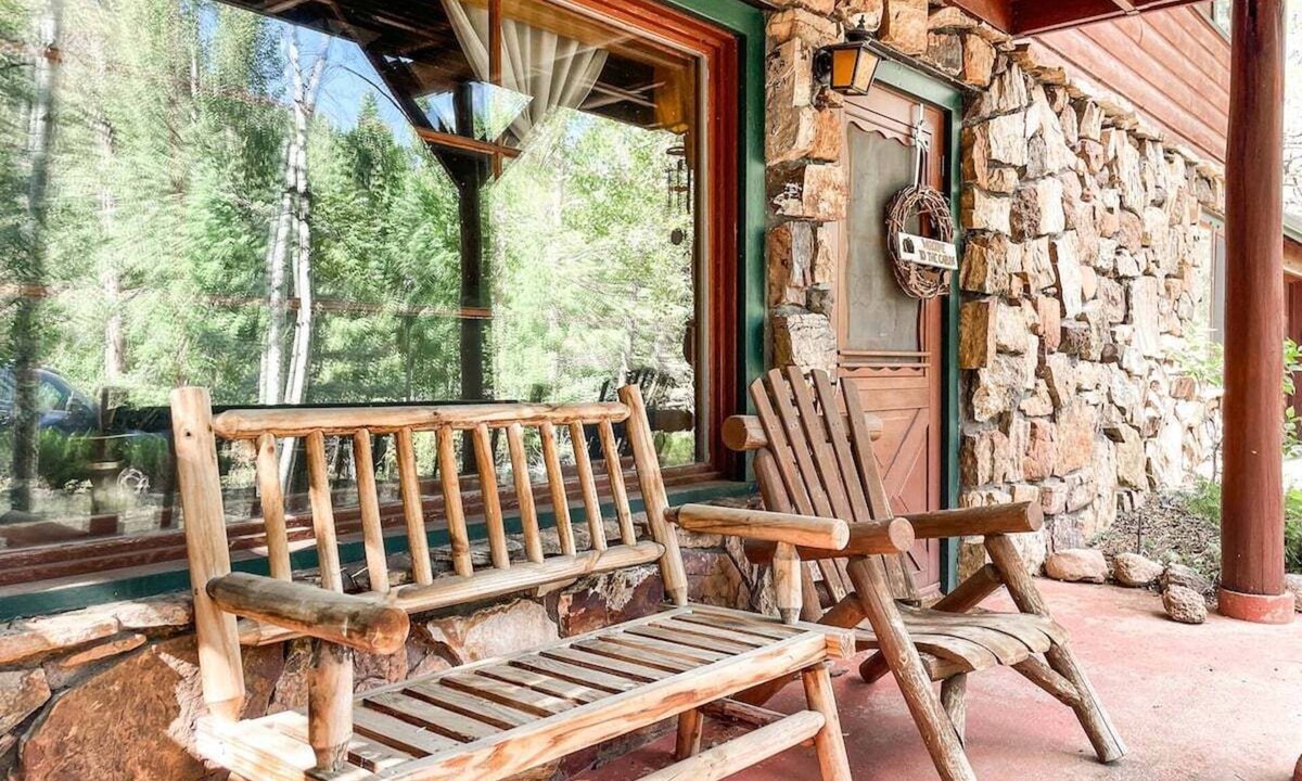 Cascade-Chipita Park Ski Chalet | Peaceful Mountainside Cabin Retreat