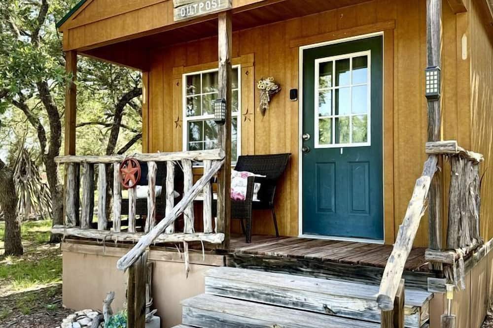 Mountain Home Cabin | Peaceful Wildlife Ranch Cabin with Pool Access near Kerrville in Mountain Home, Texas