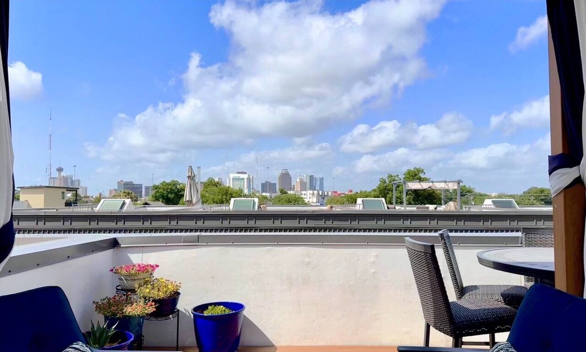 Tobin Hill House | Pearl District Oasis: Rooftop Terrace & Panoramic City Views