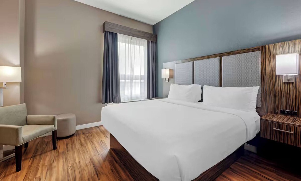 Pflugerville Hotel | Perfect Room for Weekend Escapes Close to Local Dining & 2.8 Mi to Typhoon Texas