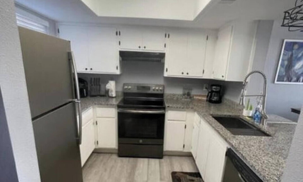 North Mountain House | Perfect townhome with AC in sunny Phoenix