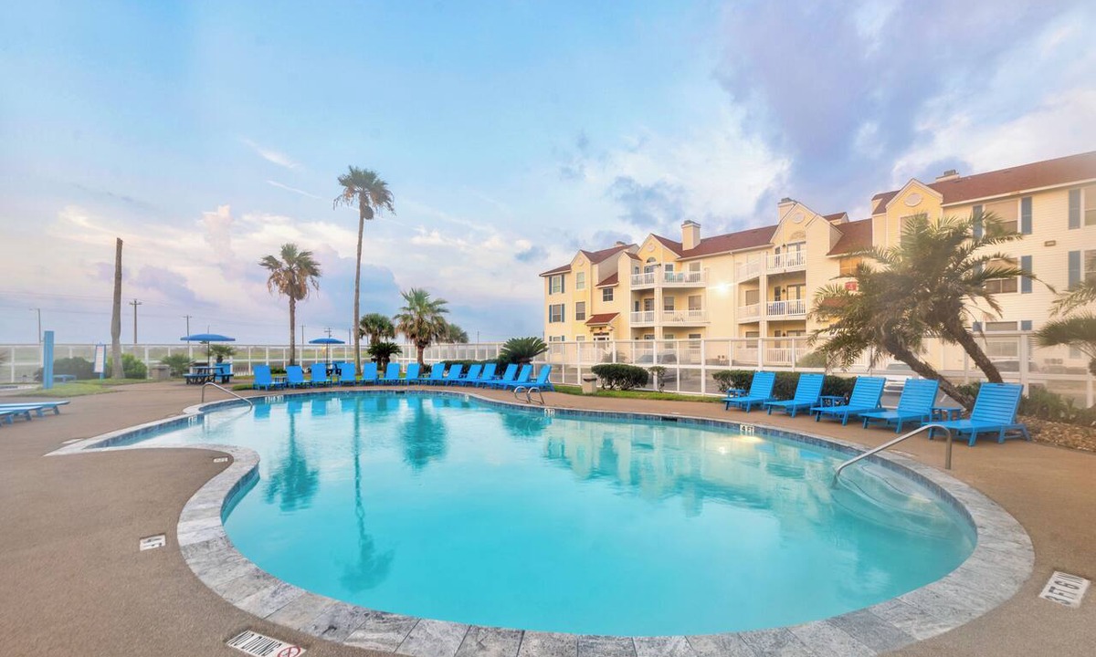 Corpus Christi Condo | Pet-Friendly Beach Retreat with Pool, Hot Tub, and Easy Gulf Access
