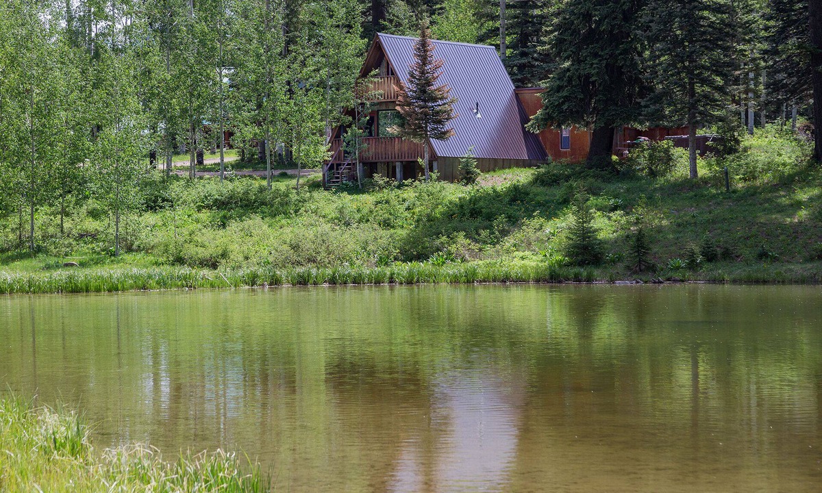 Purgatory House | Pet Friendly Cabin on Pond on 1 Acre - Hot Tub - 2 Miles from Purgatory