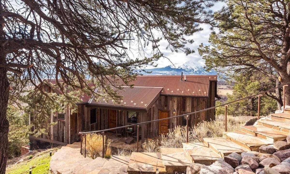 Carbondale House | Pet-Friendly Carbondale Retreat with A/C, Fireplace, Deck & Expansive Sopris Views